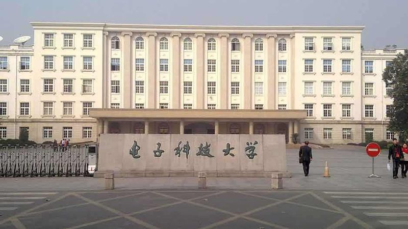 五金定制在电子配件中的关键作用**