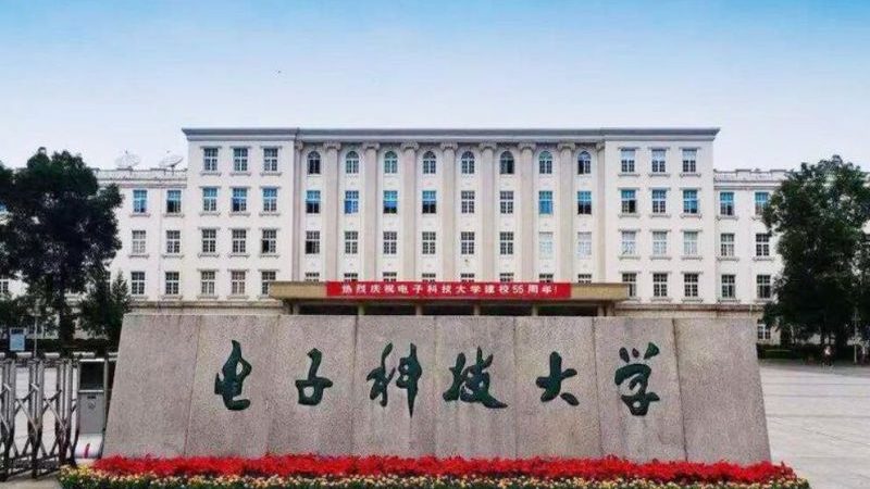 在对比电子产品批发价格时，应关注以下几个方面：