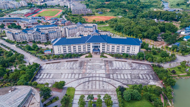 连接器选型：材质与尺寸如何匹配应用场景**